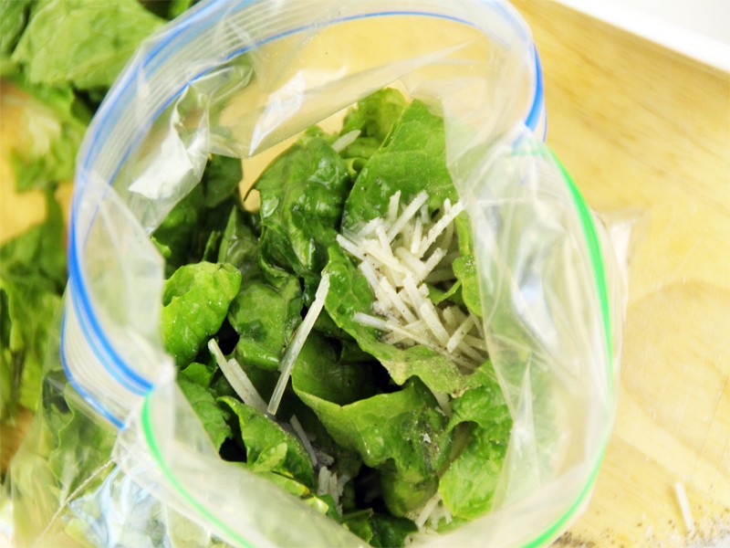 Salad Recipe Using a Sandwich Bag 