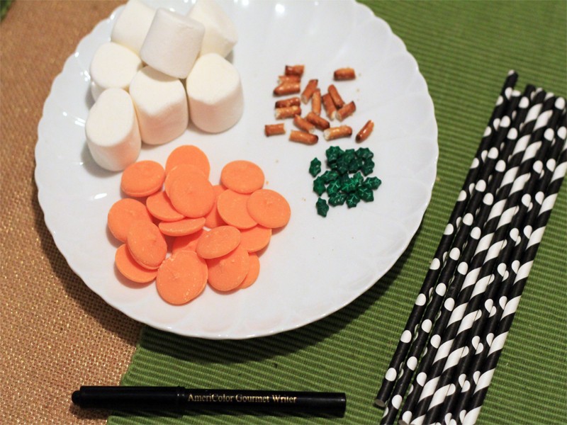 Pumpkin Marshmallow Pops 